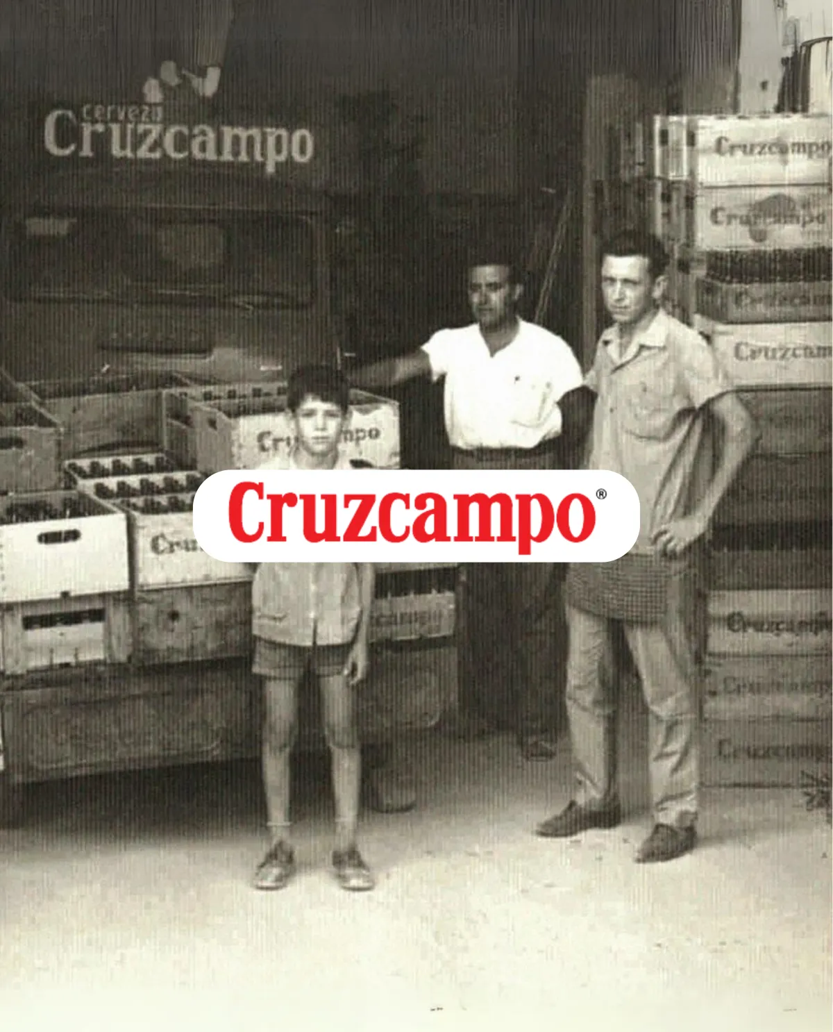 La historia de Cruzcampo, la cerveza de Sevilla, foto antigua de archivo, fábrica y reparto en Arahal